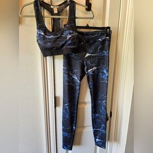 Women's Forever 21 Black and Blue Marble Print Leggings